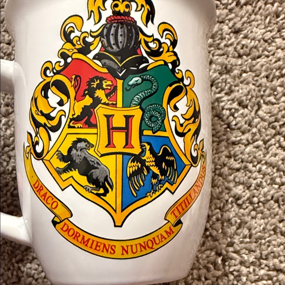 Hogwarts Emblem White Mug - Picture 6 of 6